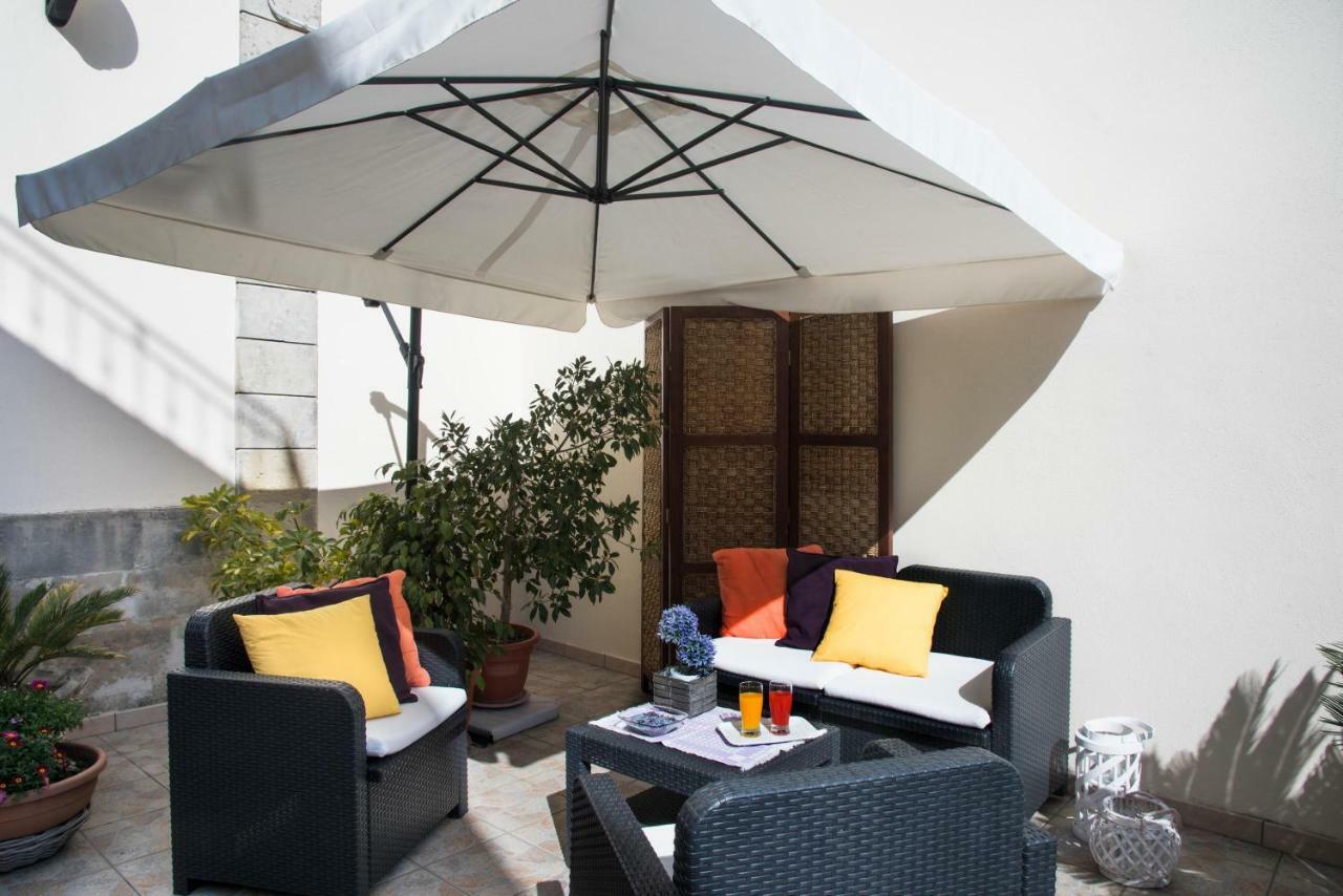Hotel Le Tre Rose Di Gio Casamassella Exterior foto