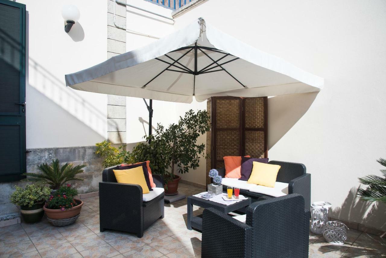 Hotel Le Tre Rose Di Gio Casamassella Exterior foto