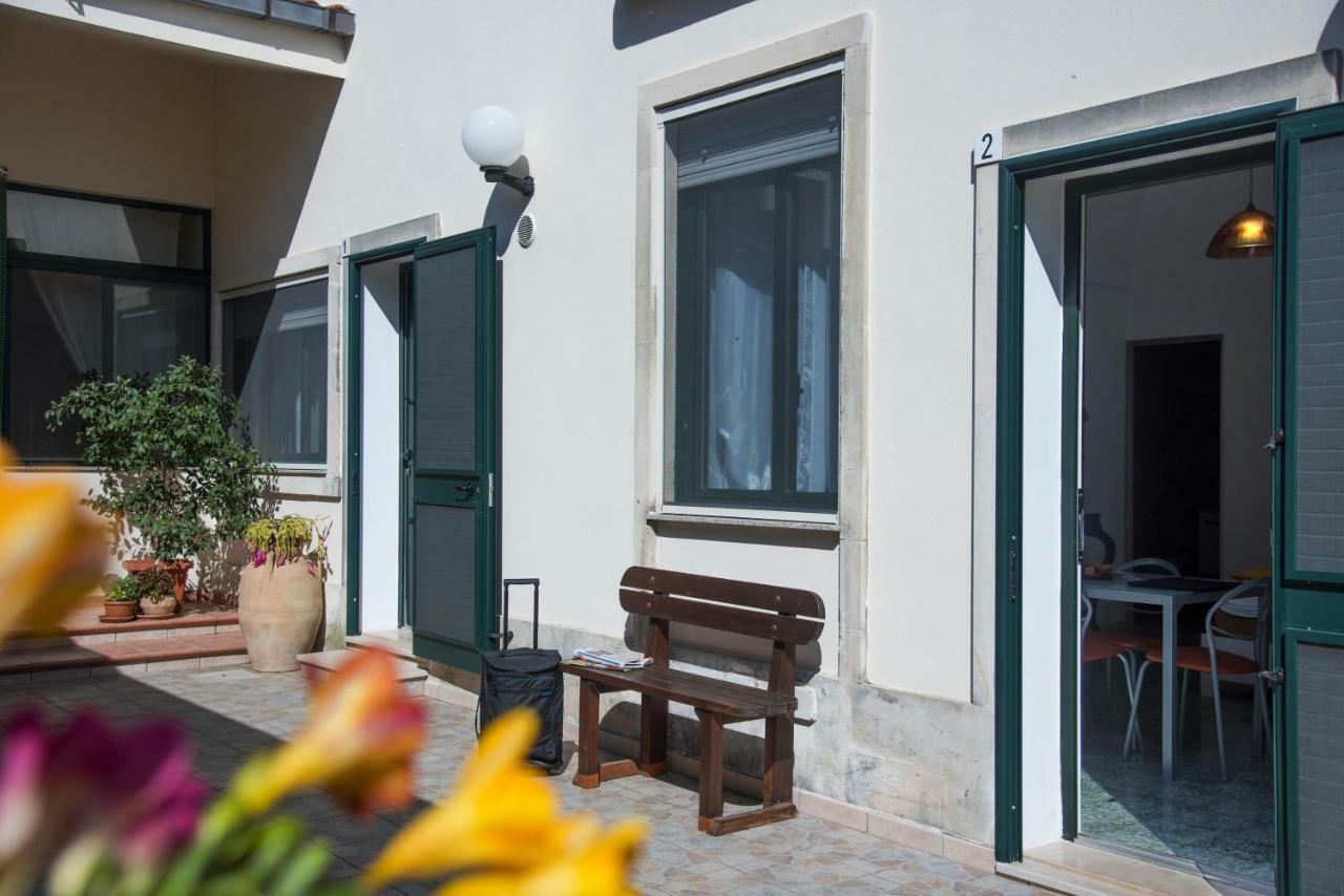 Hotel Le Tre Rose Di Gio Casamassella Exterior foto